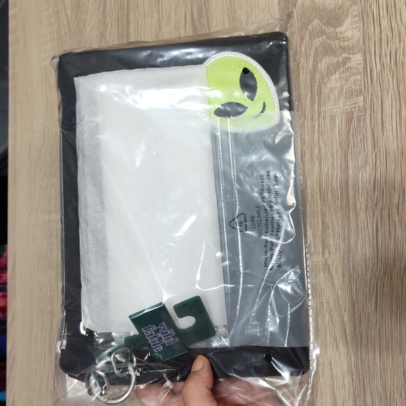NWT WILD FABLE ALIEN DOUBLE POUCH 👽 - Picture 2 of 5